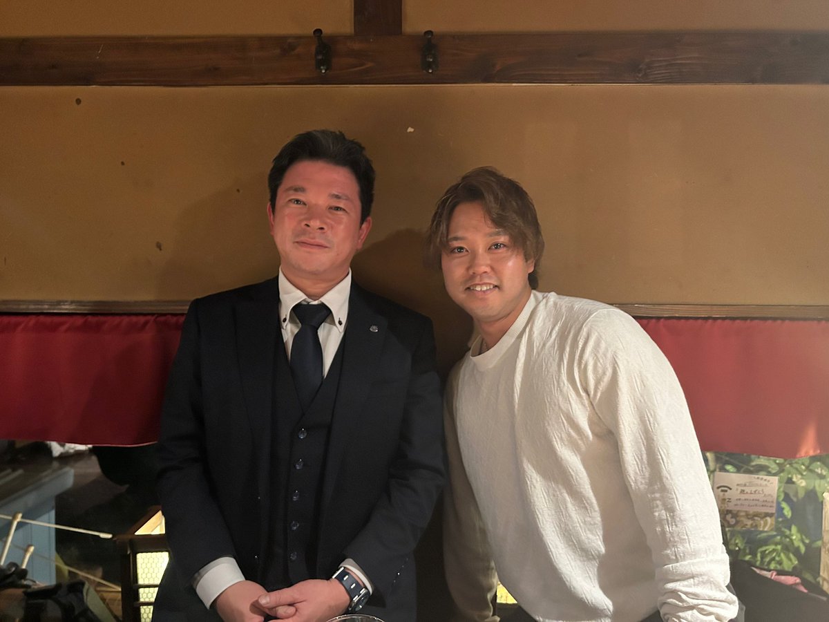 042baseball's tweet photo. 今年もありがとうございました🍻

#仙台育英
#baystars  
#須江航
#西巻賢二 https://t.co/Wy6eflrR0l