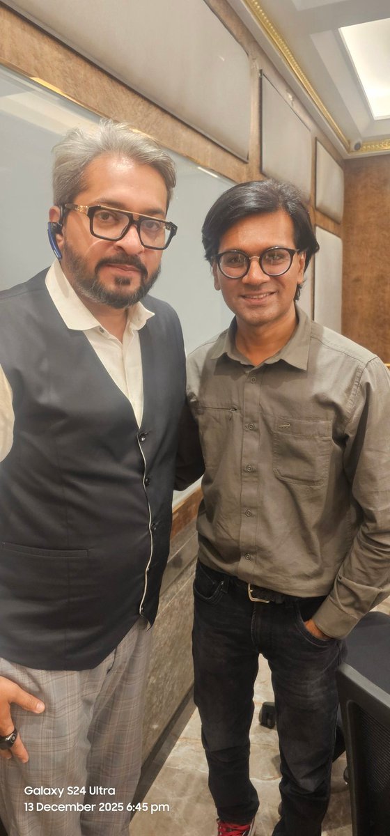 hussync_in's tweet photo. Great Evening with the Megastar of Online Media Mohammed Zuber Bhai @zoo_bear @AltNews 
Bravo 1-2-1 with the man himself!isl https://t.co/7eQEeEgp6N
