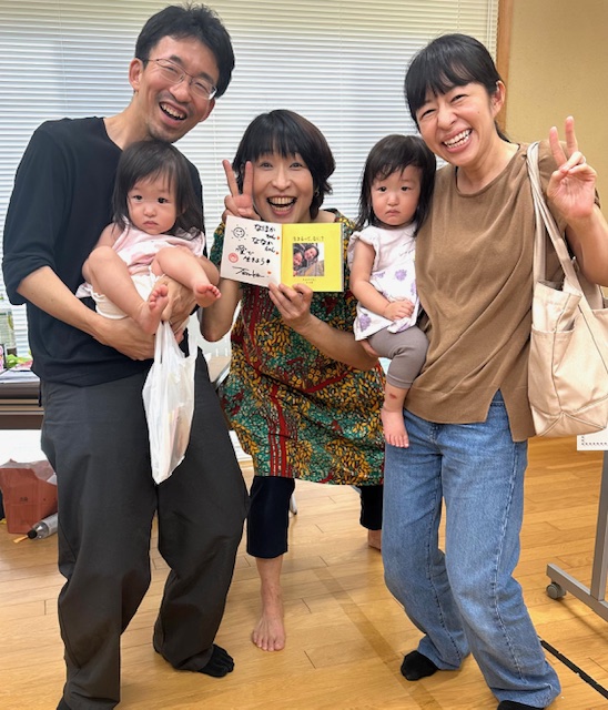 takanoteruko's tweet photo. 今年もいろいろあったけど
すべては学びで すべては愛✨

沢山笑って今年に「ありがとう」して
気持ちよく来年をスタートさせたい！と思う方はぜひ💛

🌈無料講演❣️来週20（土）13:55までの入場でOK！
🌈誰でもOK！申込不要に❣️
🌈サインハグ会あり、ビッグハグを♪

詳しくはhttps://t.co/D2yMWWRKyt https://t.co/ajASGfvWaq
