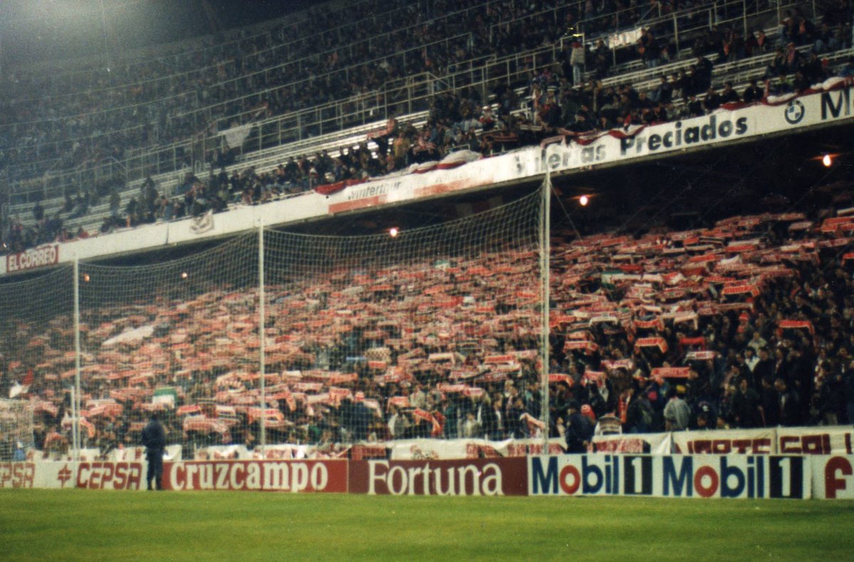 Sabemos que tienes tu bufanda favorita y/o de la suerte. Pero rebusca en el cajón la primera bufanda Biris Norte que compraste en los bajos de gol norte, en el puesto de la espumosa, en la tienda del club o frente a gol norte.

Llévala y sácala con orgullo a la salida del equipo.