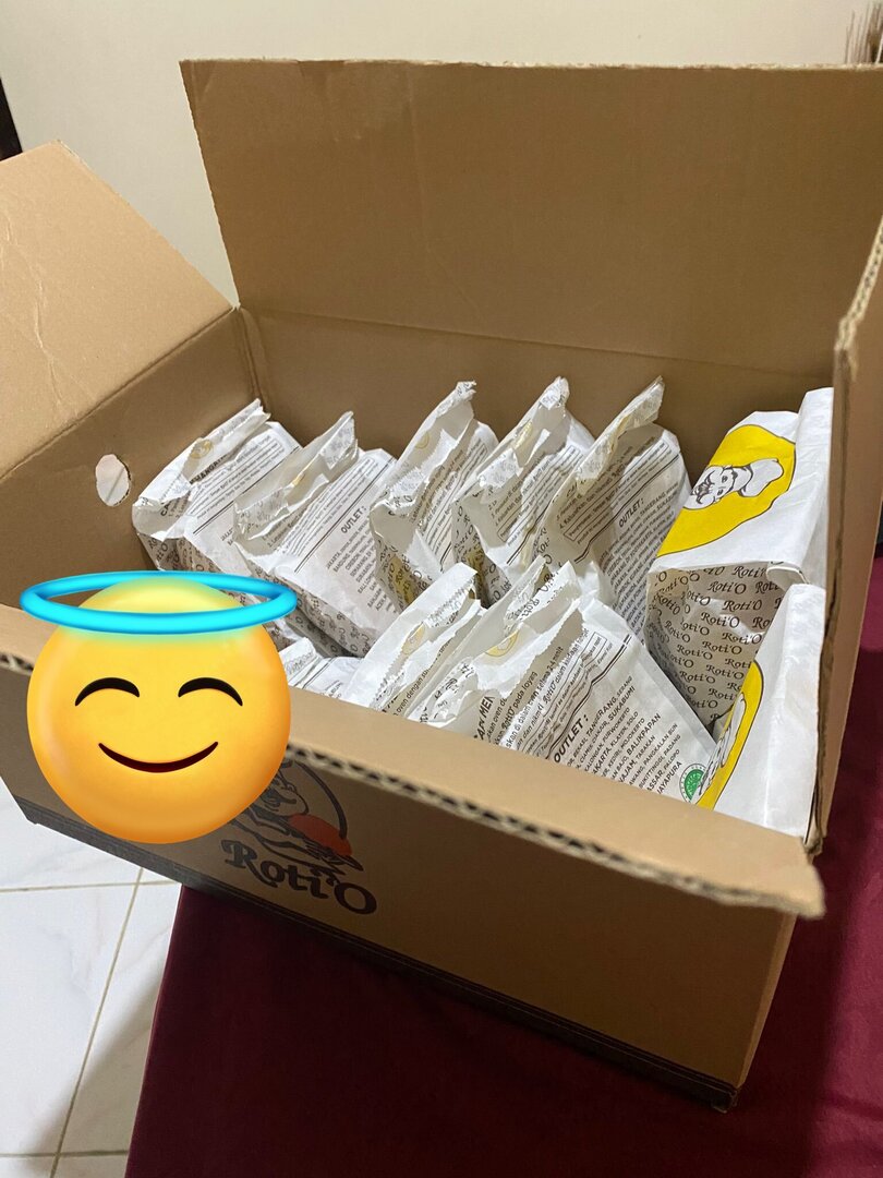 sbyfess's tweet image. lagi ngidam pengen makan roti'O, minta suamiku klo pulang kerja tolong beliin. kaget banget pulang2 bawa roti'O satu kardus gini 😂 -rek