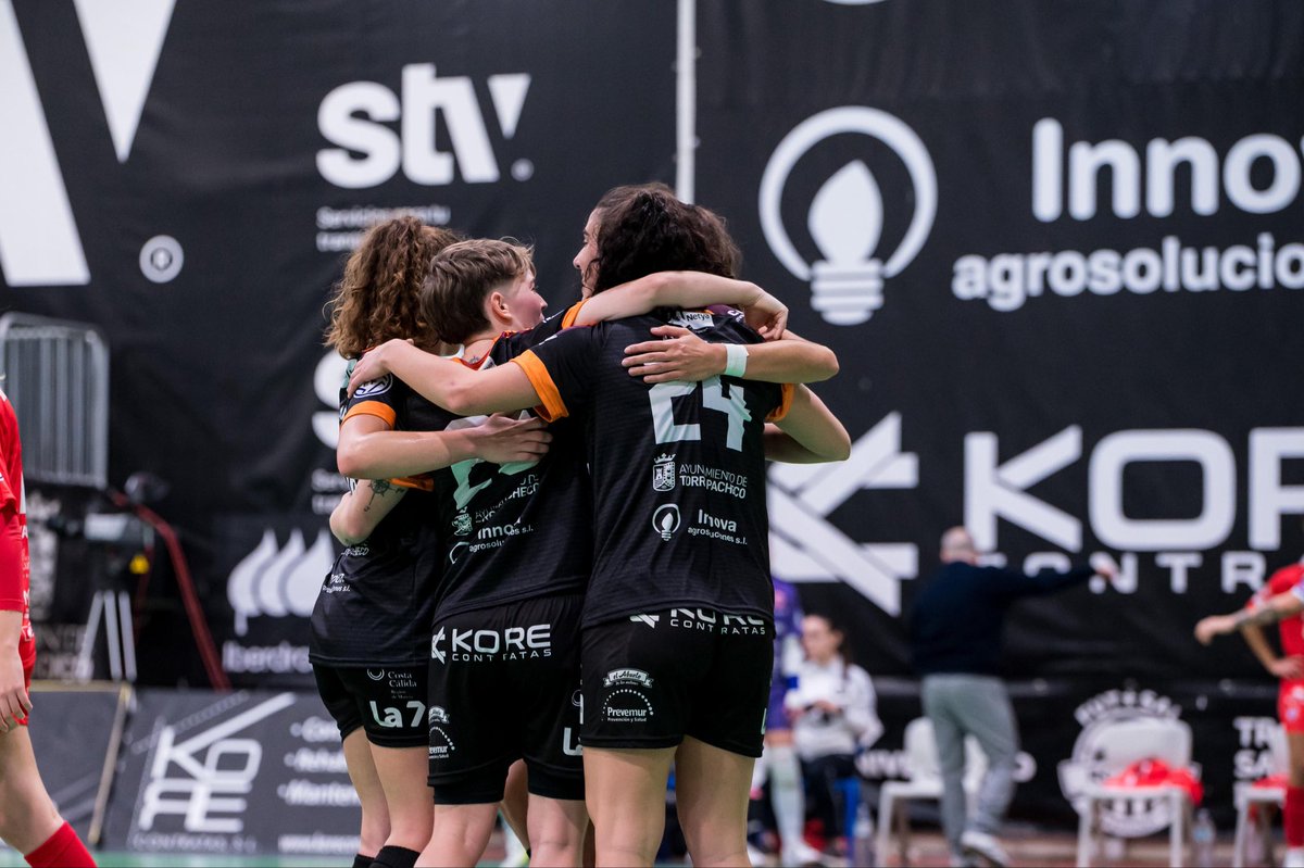 RoldanFSF's tweet photo. Importante victoria en casa tras la vuelta a la competición en un partido en el que el equipo ha ido de menos a más realizando una gran segunda parte.

Nos vemos el martes en el Gabriel Pérez a las 20:30H en el partido de Copa de la Reina🙌

¡Seguimos equipo!💪🧡

#STVRoldan https://t.co/NPuB57zX8z