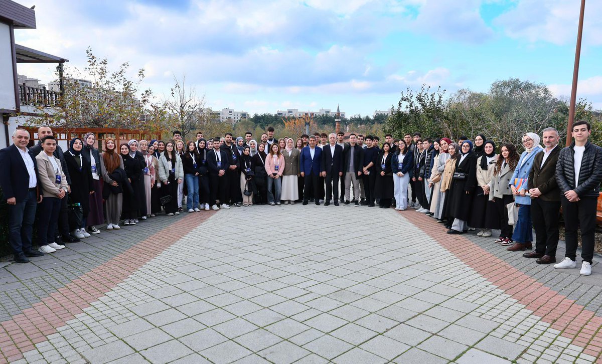 tevfikgoksu's tweet photo. Bugün, Esenler gençliğinin her geçen gün artan enerjisi @tayfaesenlerr temsilcileriyle buluştuk.

Geleceğin inşasında ortaya koyacakları vizyonla, duruşla ve karakterle bizlere gurur yaşatacak gençlerimize inancımız da desteğimiz de artarak devam edecek. https://t.co/fBR7JM9ncn