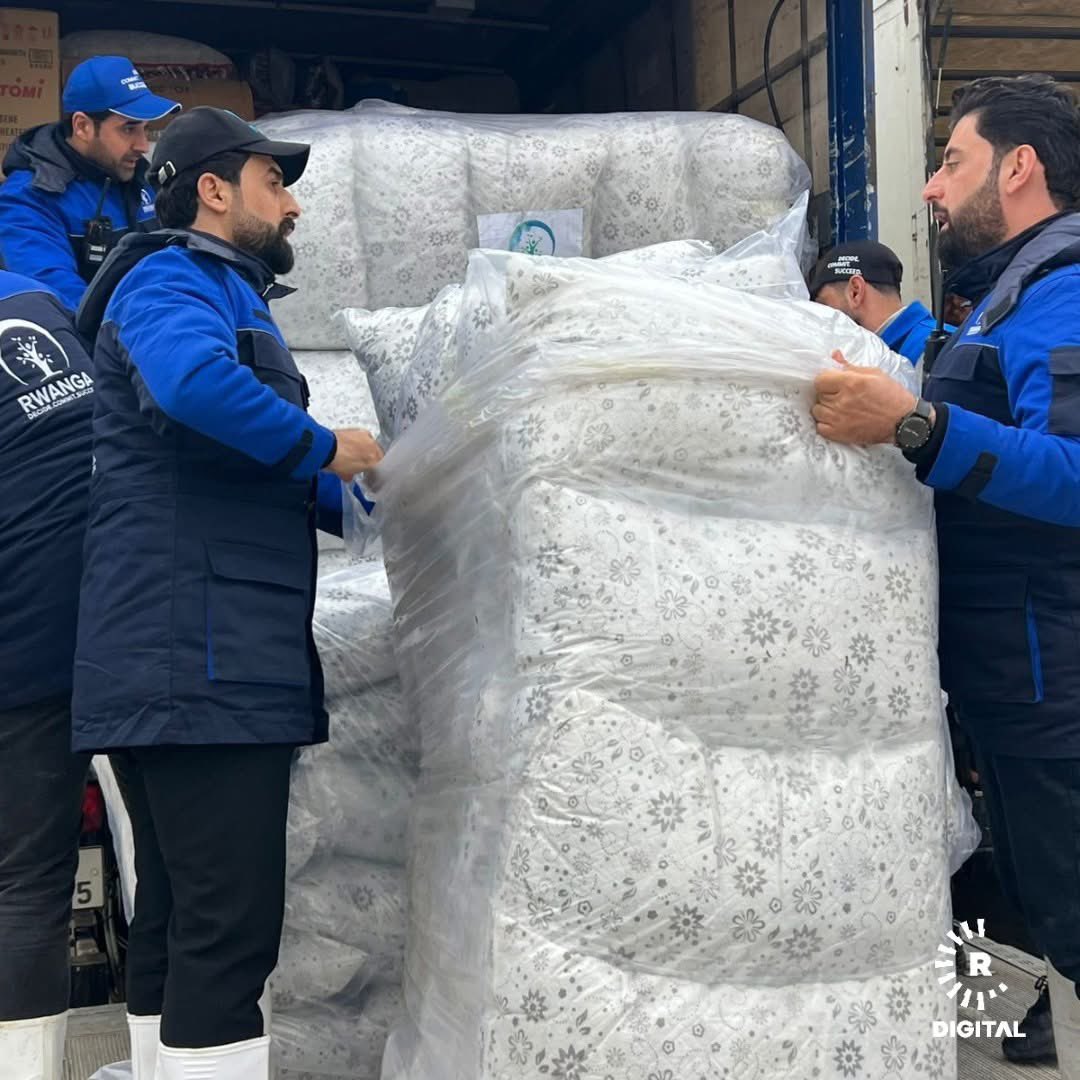 rezanbarzanii's tweet photo. دەزگەی روانگە و بەڕێوەبەرایەتیی کۆچ و کۆچبەرانی سەر بە وەزارەتی ناوخۆی حکومەتی هەرێمی کوردستان هاوکارییەکانیان گەیاندە زیانلێکەوتووانی لافاوەکەی گەڕەکی شۆراوی کەرکووک
#karkuk #kalar #chamchamal #hawler #rwangafoundation https://t.co/smBCtd2oUp