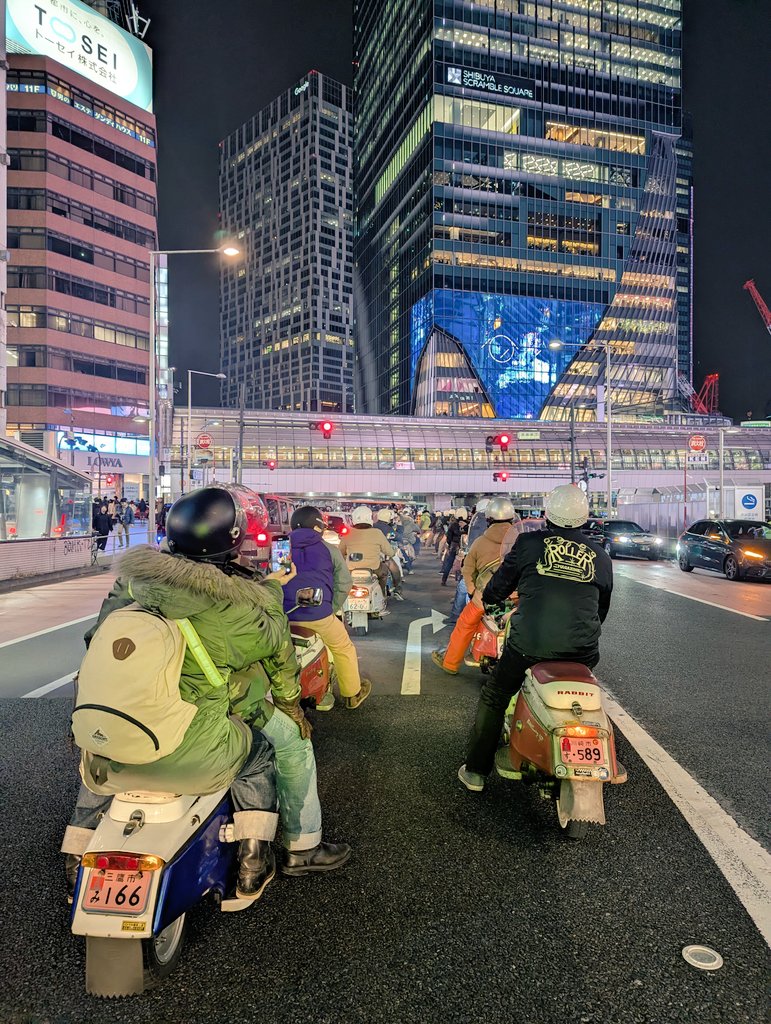 antique_cube's tweet photo. アーリーラビットナイトラン♪(´―`)
雨に降られたけど楽しかった♪
#Vespa
#P200E https://t.co/MCSo3n2VmJ