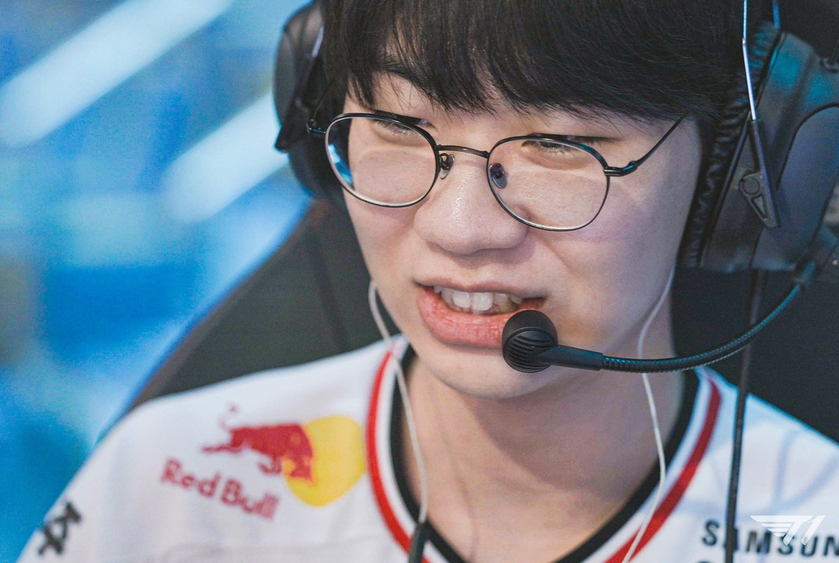 T1LoL's tweet photo. #𝗞𝗲𝗦𝗣𝗔𝗖𝗨𝗣 𝟮𝟬𝟮𝟱 𝗙𝗜𝗡𝗔𝗟𝗦 𝗧𝟭 𝗠𝗮𝘁𝗰𝗵 𝗗𝗮𝘆

잠시 후 결승 무대에 오르는 T1 선수단에게 따뜻한 응원을 보내주세요!🙌
Send your energy to our players who are heading into the Finals!🙌
 
#TogetherAs1 #T1WIN https://t.co/aRDHBKBLa5