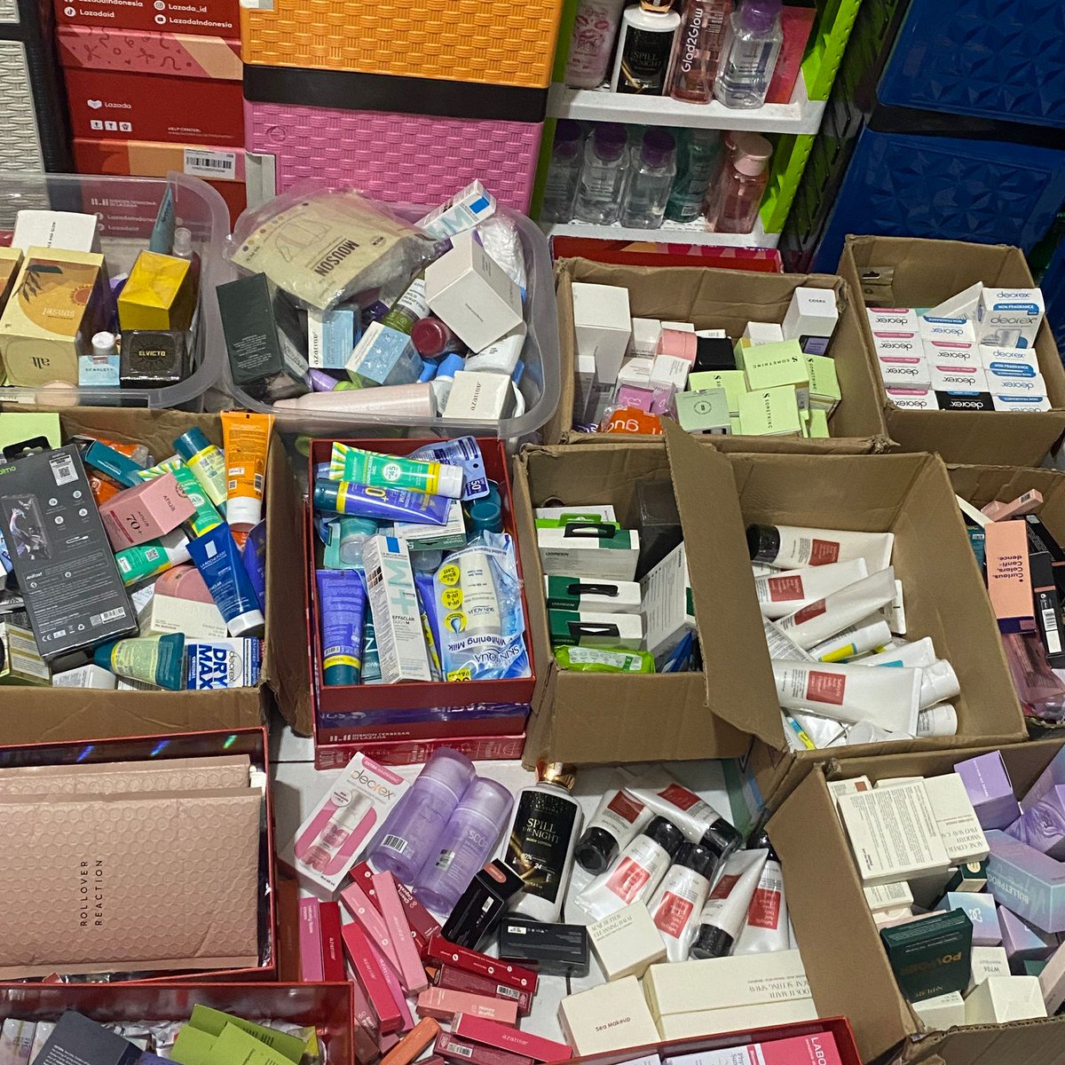 SISA 4 JAM LAGII‼️‼️ 
voucher 20% dari shopee bakal hangus, yuk dipake buat CO di tokoku, kalian bisa beli mlen start from 10ribu aja loh..
selain itu masih banyak barang murah lainnya cuss dikepoin di reply👇🏼👇🏼👇🏼