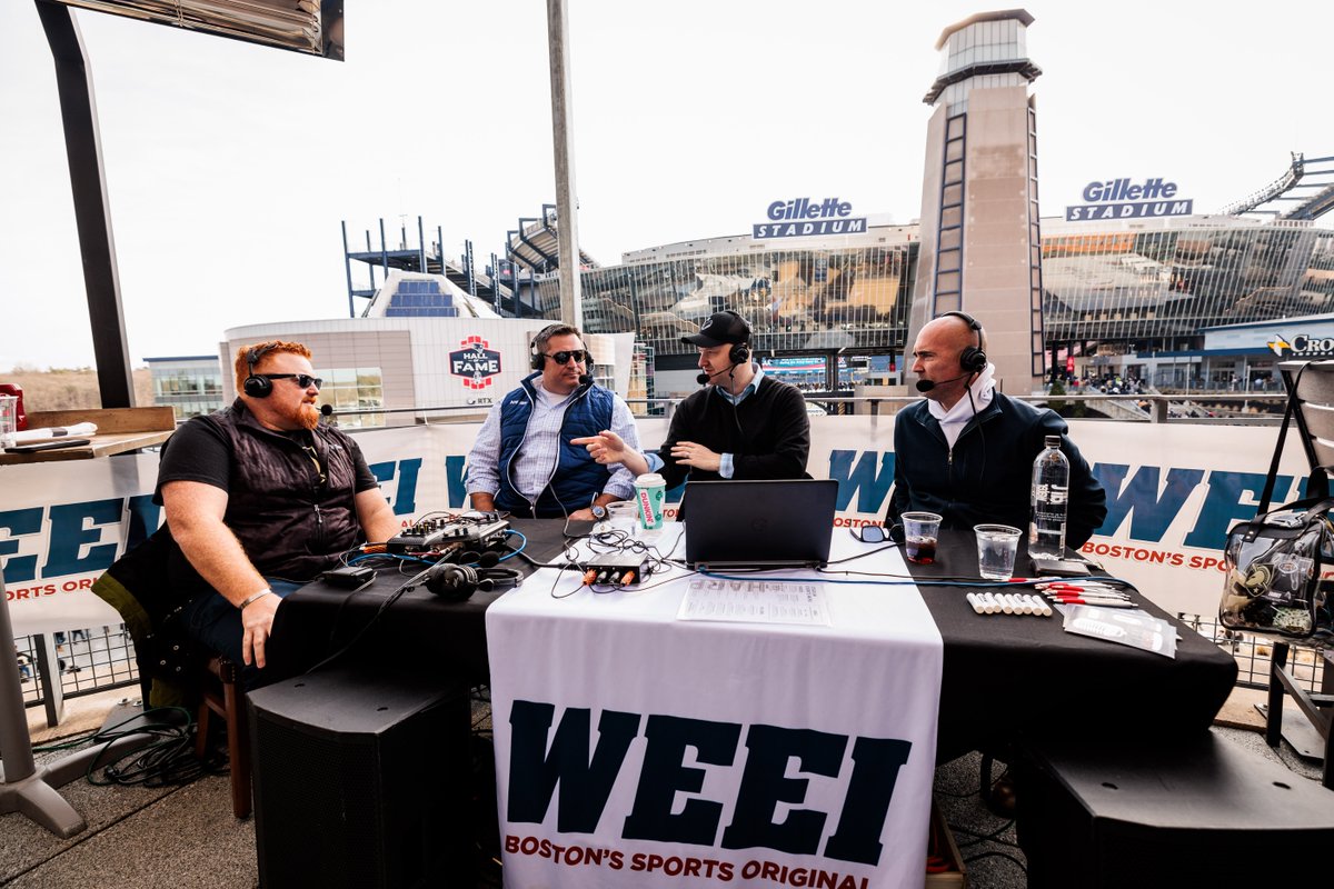 InnoVets_US's tweet image. It’s Army–Navy Game Day
A tradition rooted in honor, unity, and service.
As we reflect on past Army–Navy weekends, we stand with all who serve — on the field and beyond it.

Honor. Remember. Charge Forward.