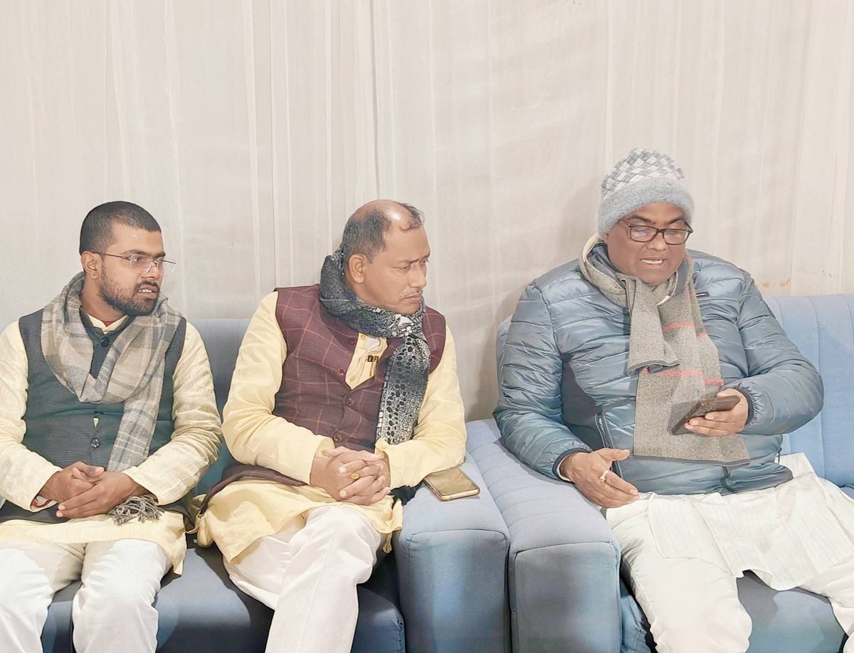 NitishKumarDu17's tweet photo. उत्तर प्रदेश सरकार में राज्य मंत्री (स्वतंत्र प्रभार) आदरणीय श्री @girishyadavbjp जी के पूज्य पिता श्री सवधू यादव के निधन के पश्चात उनके गांव समसपुर पनियरिया थाना सरायख्वाजा जिला जौनपुर पहुंचकर भावपूर्ण श्रद्धांजलि अर्पित किया..!! https://t.co/ba2GG5Aj8J