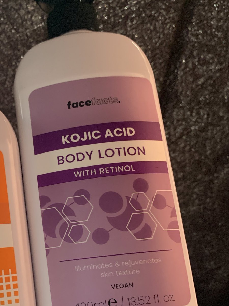 This or that?

For clearing body spots,hyperpigmentation and fading stretch marks. These lotions should be your best friends.

1st frame- advanced clinicals Retinol lotion🏷️N21,000
2nd frame-Facefacts Retinol lotion🏷️N11,000

📍Ibadan 
🚚NW
🛍️To order,send a DM/click link in bio