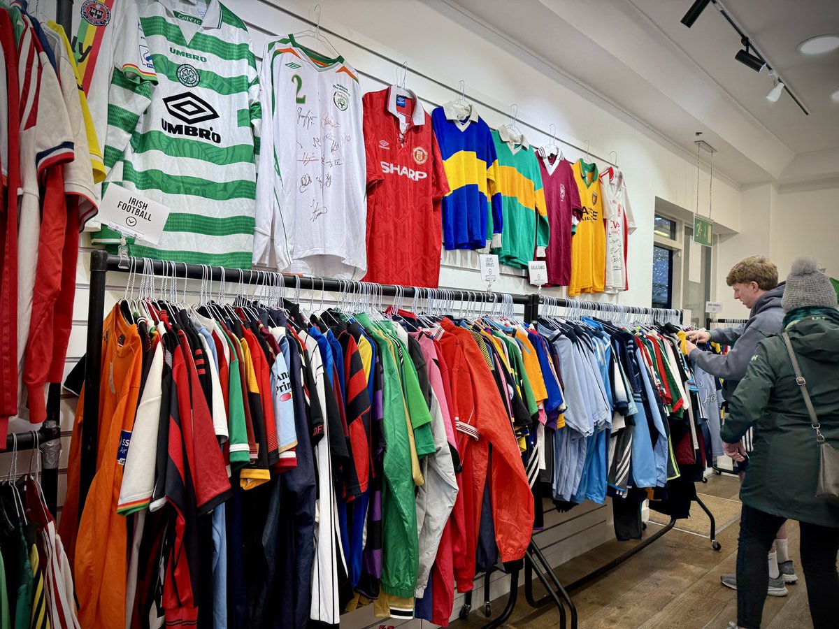 Barry Jones ® tweet media