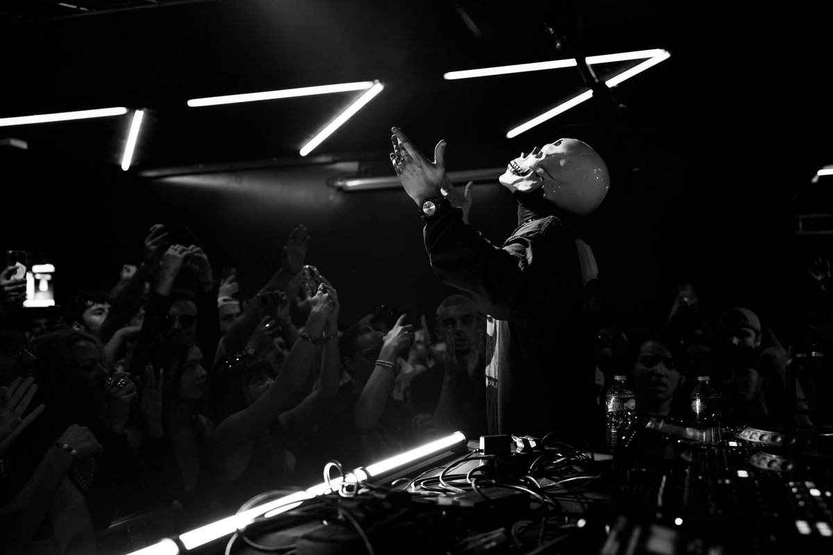 Hands UP électro tweet media