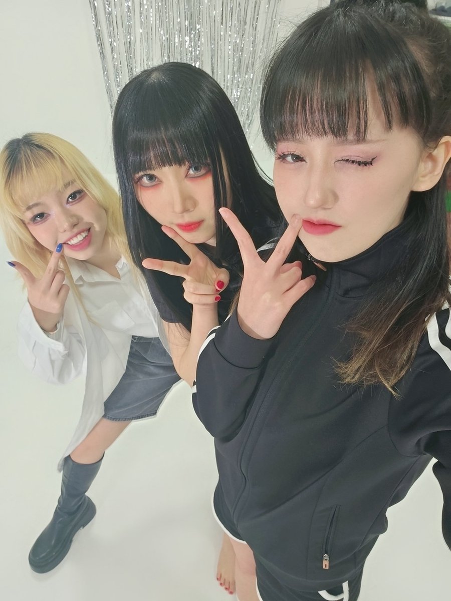 오늘
촬영
완료
❤️‍🔥
아니 혼자 셀카를 안 찍었어!!!