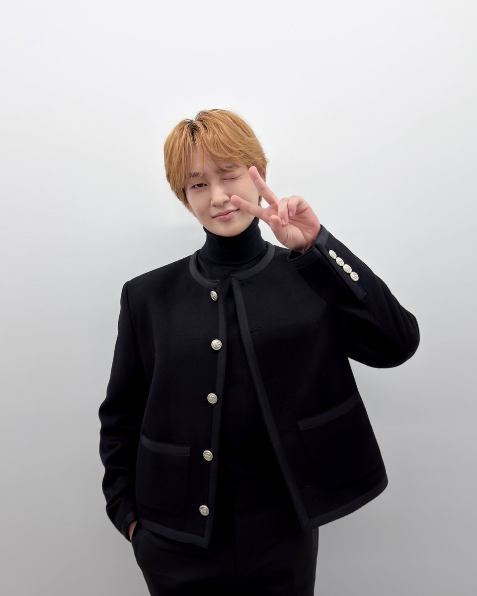 ONEW_GRIFFIN's tweet image. 미라클 같은 미모의 겨울 왕자님🖤

#온유 #ONEW