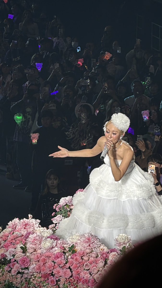 moemoe_kyun0428's tweet photo. KODA KUMI 25th
ANNIVERSARY TOUR 2025
~De-CODE~
知ってる曲結構歌ってくださったのもあってめちゃくちゃ楽しかったし、また來未さんに会えて良かったです♥
素敵な時間をありがとうございました♪
あと25周年おめでとうございます🎉
#倖田來未
#De_CODE
#クミコ最高👍 https://t.co/p8oE8c4B2E