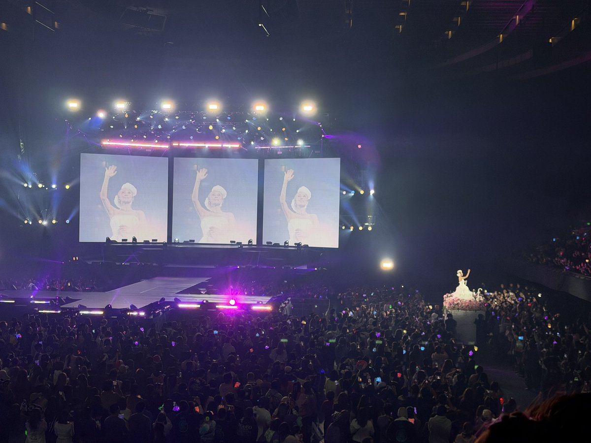 moemoe_kyun0428's tweet photo. KODA KUMI 25th
ANNIVERSARY TOUR 2025
~De-CODE~
知ってる曲結構歌ってくださったのもあってめちゃくちゃ楽しかったし、また來未さんに会えて良かったです♥
素敵な時間をありがとうございました♪
あと25周年おめでとうございます🎉
#倖田來未
#De_CODE
#クミコ最高👍 https://t.co/p8oE8c4B2E