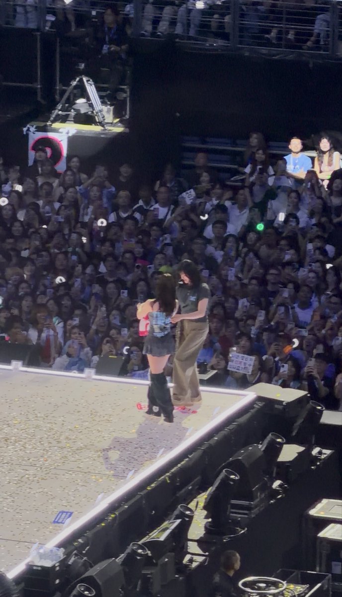 2yeon banner又被🐰發現了🤣