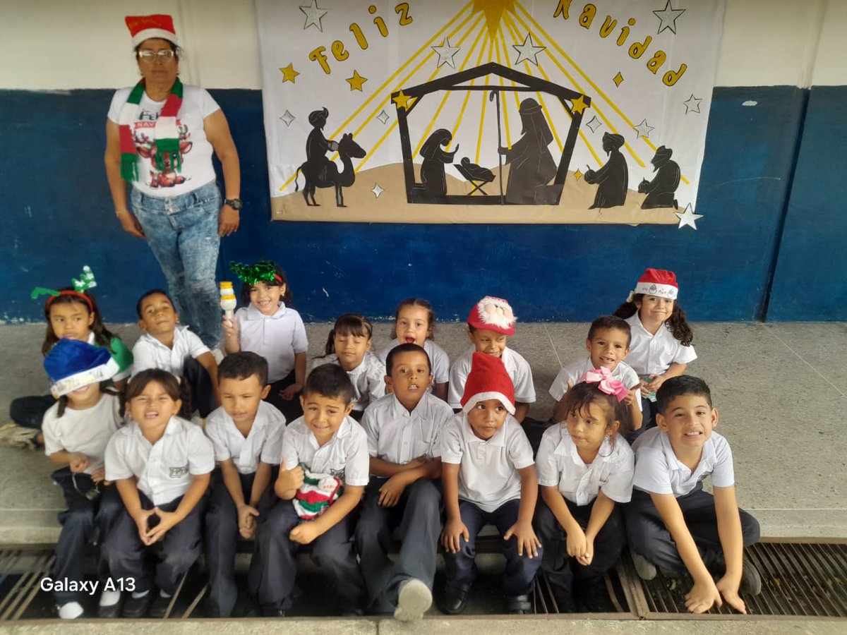 Escuela Comandante Hugo Rafael Chávez Frias tweet media