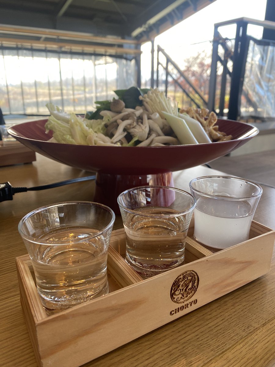 IchicoTonton's tweet photo. 屋外でこたつ鍋❣️
大和ポークの酒鍋と
日本酒3種飲みくらべ
#choryo brew park
#長龍 #こたつ鍋 #大和ポーク
#日本酒飲みくらべ https://t.co/Y6olKh7agE