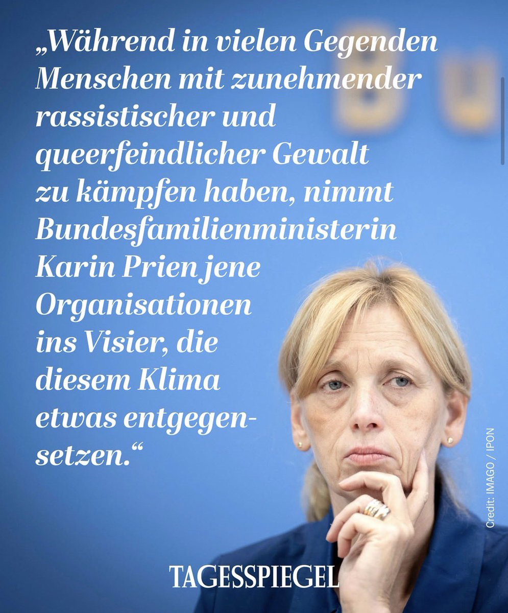 AhmadMansour__'s tweet photo. Wenn staatlich geförderte Projekte daraufhin überprüft werden, ob sie verfassungsfeindliche Mitarbeiter beschäftigen oder in verfassungsfeindliche Netzwerke eingebunden sind, wird das plötzlich als „Misstrauensvotum“ diffamiert – und man warnt, dies spiele autoritären Kräften in die Hände.
Werden jedoch andere Träger mit Halbwahrheiten, Unterstellungen und Kampagnen überzogen, gilt das auf einmal als legitim oder sogar als notwendige „Aufklärung“.

Diese Doppelmoral ist nicht nur unerträglich