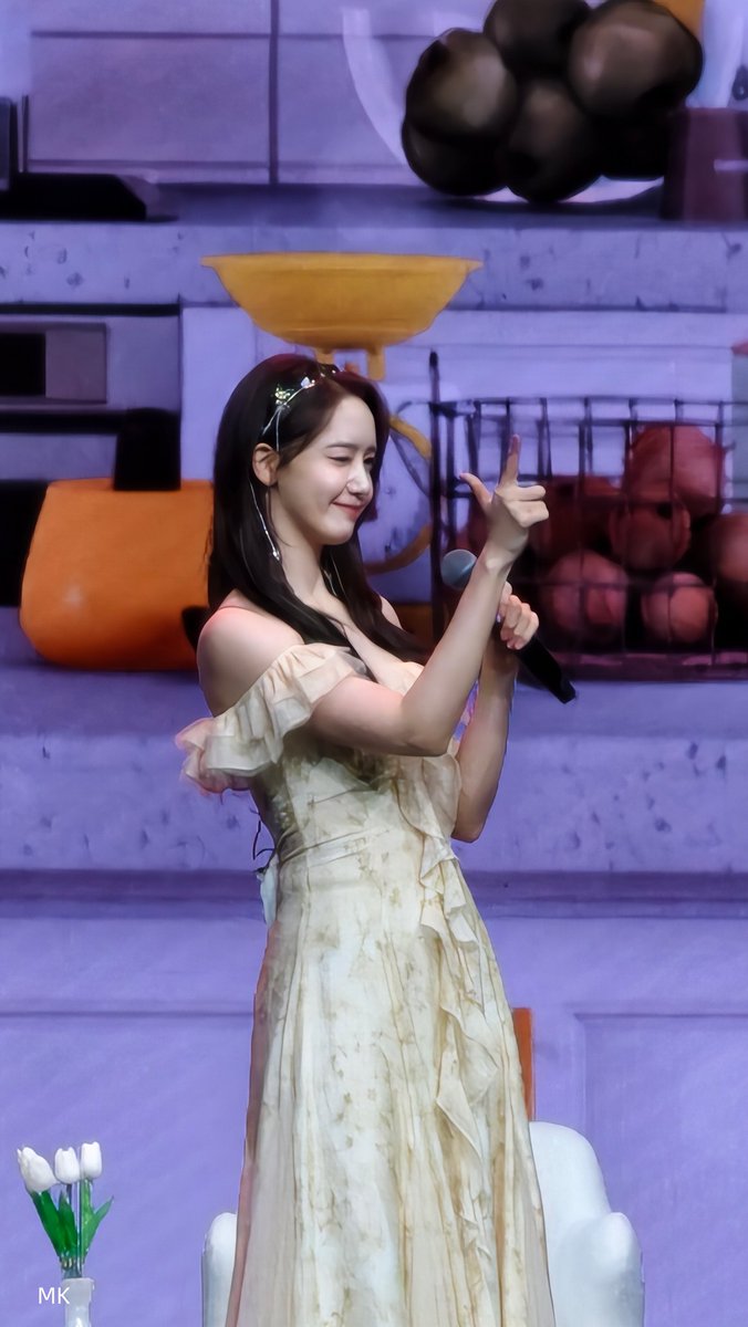 monkey_junior's tweet image. ช่วง phototime
#YOONA_BonAppetitYourMajestyinBKK