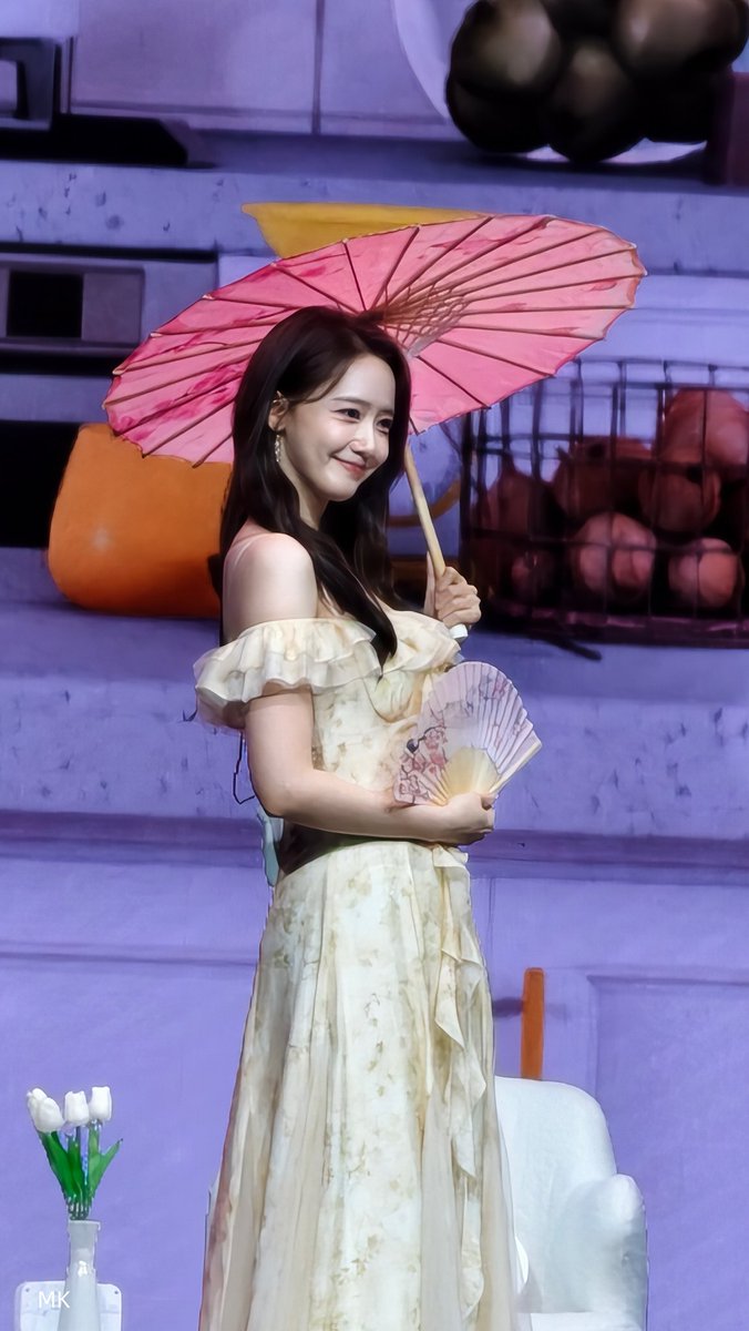 monkey_junior's tweet image. ช่วง phototime
#YOONA_BonAppetitYourMajestyinBKK