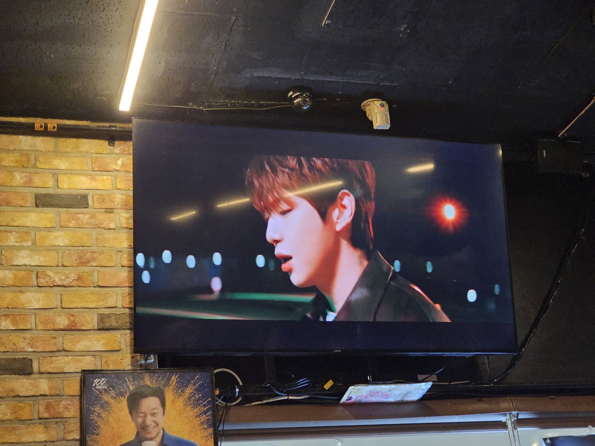 danielk1783's tweet photo. 플로디 많이 왔다고 사장님이
다니엘 노래 틀어주시고
뮤비 틀어 주시는 센스! 😁
"신김치생도야지 마곡본점"
더더더 흥하시길~😍

#신김치생도야지마곡본점 https://t.co/8u8Re8ioYA