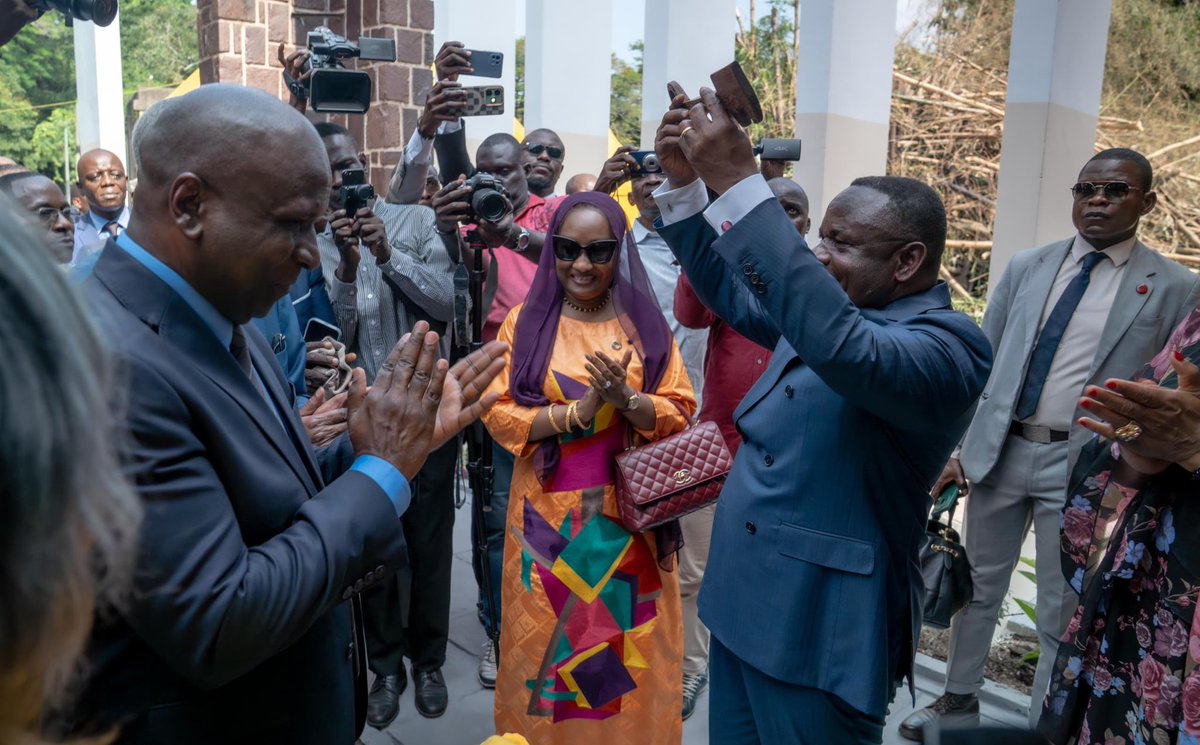 Une nouvelle ère scientifique s’ouvre à Brazzaville .

Hier, à la Cité scientifique de Brazzaville, nous avons remis les clés de trois salles modernes , symboles concrets de notre engagement envers la jeunesse congolaise.