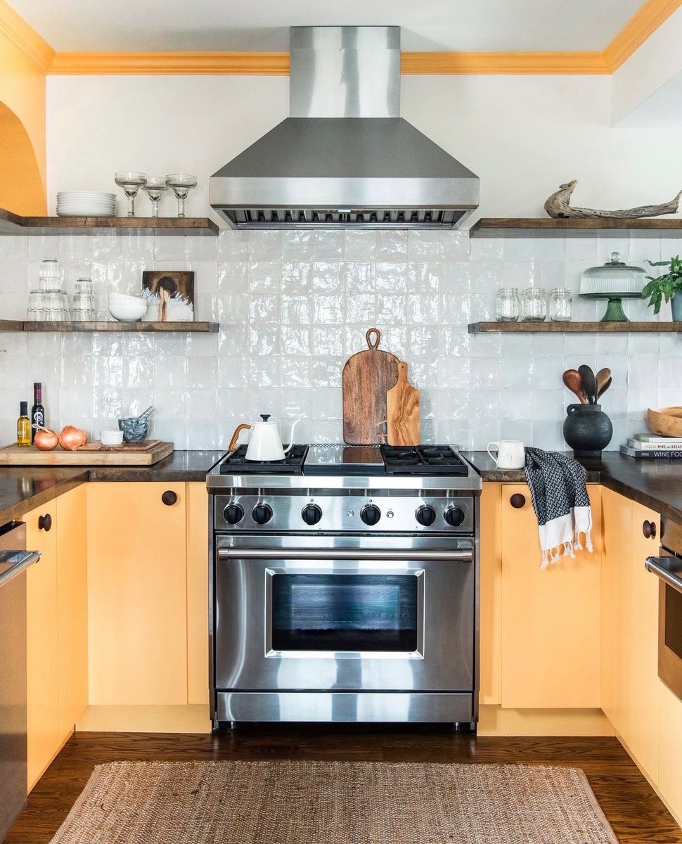 Incoming Saturday color pop 🎨

This former barn was renovated with an eye-catching <a href="/semihandmade/">Semihandmade</a> on IKEA kitchen—inspired by the colors in the room’s original stained-glass window.

🚪: Sherwin Williams Yarrow
📸: Erin Konrath Interiors
Design: Ellen Whitehead