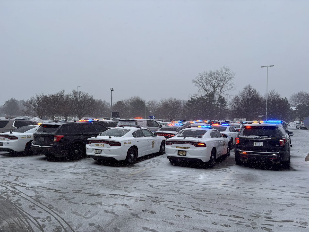 BobbyFOP86's tweet photo. We have successfully finishing up shopping. 

Santa is going to lead the kids in a Police Escort to his Winter Wonderland

What I sight to see. 

🎅🎄🎁
#FOP #copsCare https://t.co/3usosWY1b2