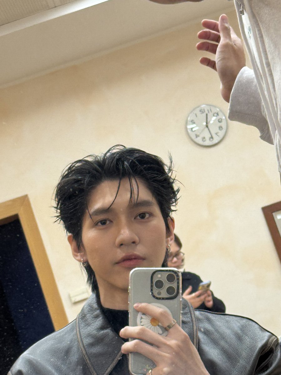 ขอบคุณแฟนๆทุกคนมากๆนะครับ วันนี้ดีใจแล้วก็สนุกมากๆๆๆเลย อยากไปหาทุกคนทุกที่เลย ขอขคุณทางทีมงานด้วยนะครับ ที่เชิญอู๋กับพี่บูมมา เป็นแฟนมีตปิดสิ้นปีที่ดีมากๆเลย ปีหน้าขอให้ได้ไปหาทุกคนบ่อยๆนะครับ ดีใจและมีความสุขทุกครั้งที่เจอ สิ้นปีนี้ขอให้ทุกคนมีความสุขมากๆนะ เอนจอยกับทุกเรื่องนะ