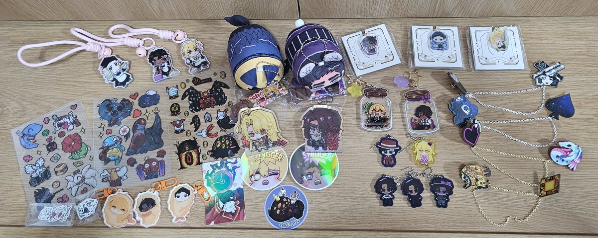 ArachnidLegs's tweet photo. Doumini haul aaaaa
It was amazing walking through an aisle and it was just a Limbus Parade
Thank you all for the cute merch aaaaa

Artists:
@/hoih0ihoi, @/hisakihana, @/jobisu, @/fivveweeks, @/FRAYLOVEBOT

(I missed the name for 2 of the booths I visited ><") (crying) https://t.co/NskFXpqZYI