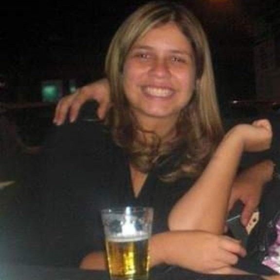 impasselila's tweet image. "mas quem tem o dom de te fazer chorar?" ela.