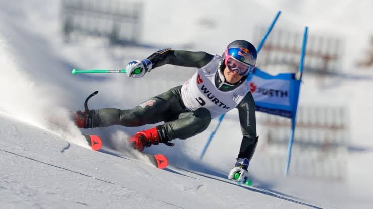 LUCAS EM 7º

Lucas Pinheiro Braathen fica em 7º no slalom gigante em Val d’Isere a 0.59 do vencedor, o austríaco Loïc Meillard, e a 0.26 do pódio 

Lucas sobe pra 4º na classificação geral da Copa do Mundo