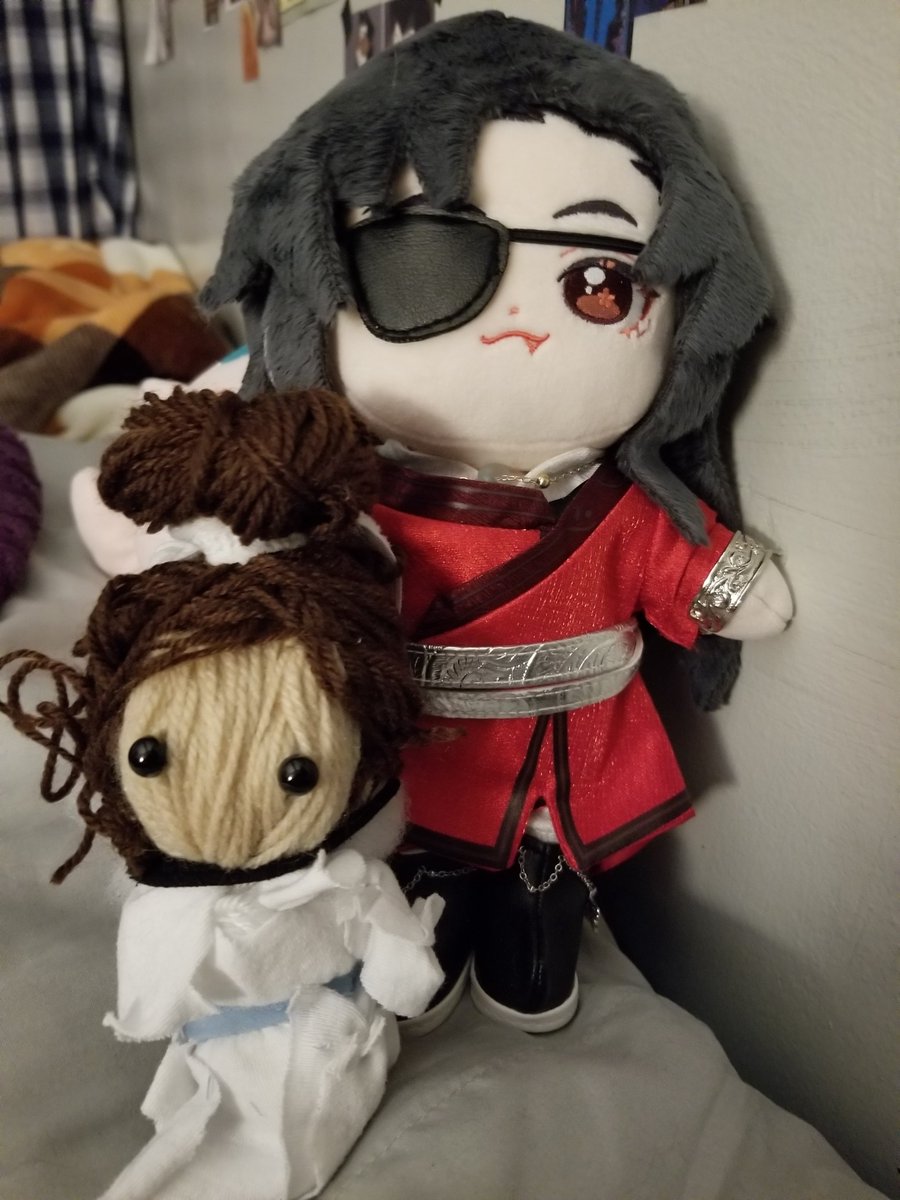 ClixieBee's tweet photo. @whitecladferret My hua cheng is lonely 💔

So he made his own xie lian https://t.co/NyswQpaKI3
