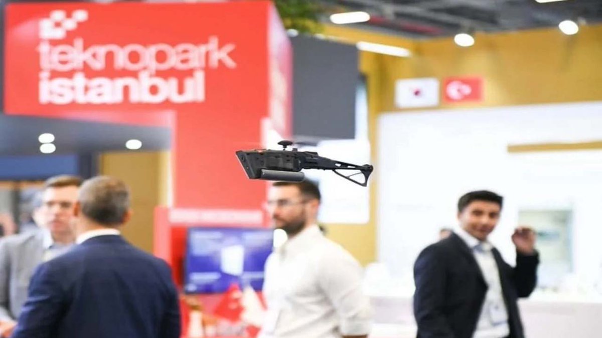 TurkishCentury's tweet image. Small &amp;amp; Silent 🪰 -- Turkish #SpecialForces #reconnaissance helicopter #NANOALP has been exported to 5 countries! Developed by Istanbul-based #ULUDOĞAN, the tiny aircraft provides FPV capabilities for Military, #LawEnforcement, #Inspection &amp;amp; #Rescue purposes. 🇹🇷 #BlackHornet