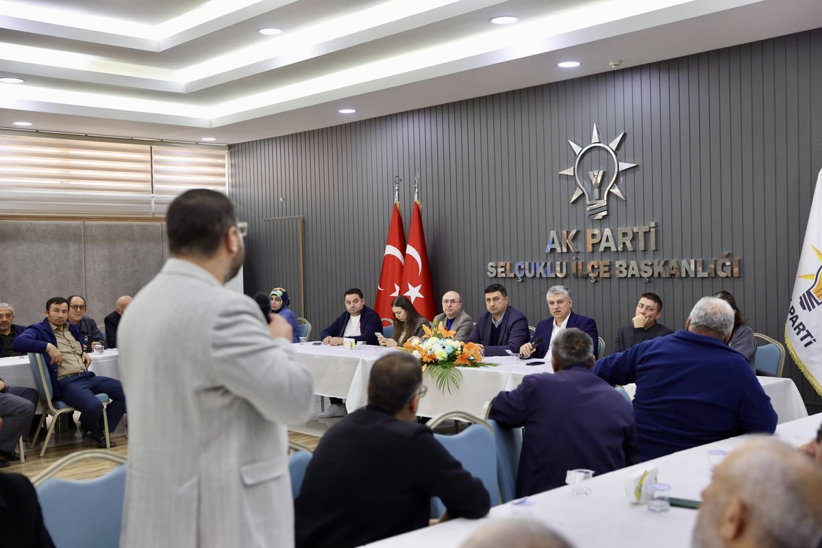 a_pekyatirmaci's tweet photo. AK Parti Konya İl Başkan Yardımcılarımız Nazım İreş, Hasan Murat Güçlü, Nihan Öncan ve AK Parti Selçuklu İlçe Başkanımız Arif Bağcı ile birlikte mahalle başkanlarımızla bir araya geldik. 

Mahallelerimizin ihtiyaçları, hemşehrilerimizin talepleri ve sahada yürütülen çalışmalar üzerine istişarelerde bulunduğumuz toplantımızın hayırlara vesile olmasını temenni ediyorum. 

| @arifbagci @akpartiselcuklu 

📌 AK Parti Selçuklu İlçe Başkanlığı