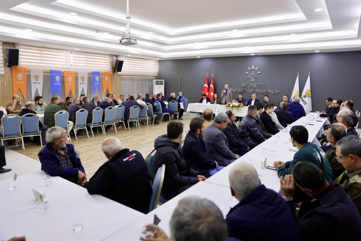 a_pekyatirmaci's tweet photo. AK Parti Konya İl Başkan Yardımcılarımız Nazım İreş, Hasan Murat Güçlü, Nihan Öncan ve AK Parti Selçuklu İlçe Başkanımız Arif Bağcı ile birlikte mahalle başkanlarımızla bir araya geldik. 

Mahallelerimizin ihtiyaçları, hemşehrilerimizin talepleri ve sahada yürütülen çalışmalar üzerine istişarelerde bulunduğumuz toplantımızın hayırlara vesile olmasını temenni ediyorum. 

| @arifbagci @akpartiselcuklu 

📌 AK Parti Selçuklu İlçe Başkanlığı