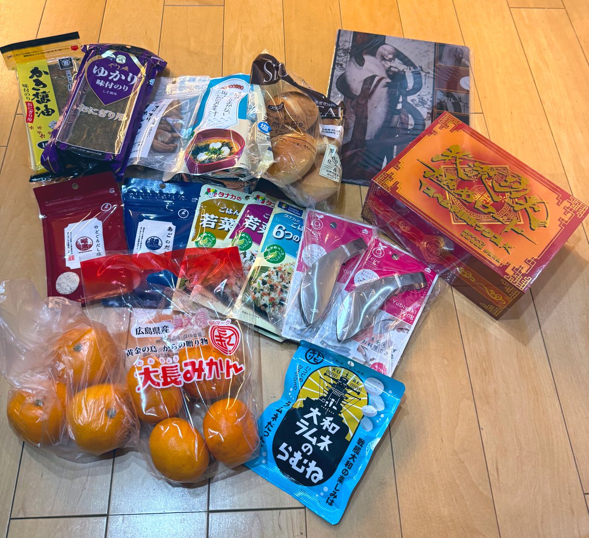 ★まろん☺︎ ４枚★ とんでもねぇ量のプレゼントが届きました((((；ﾟДﾟ)))) TKB さん