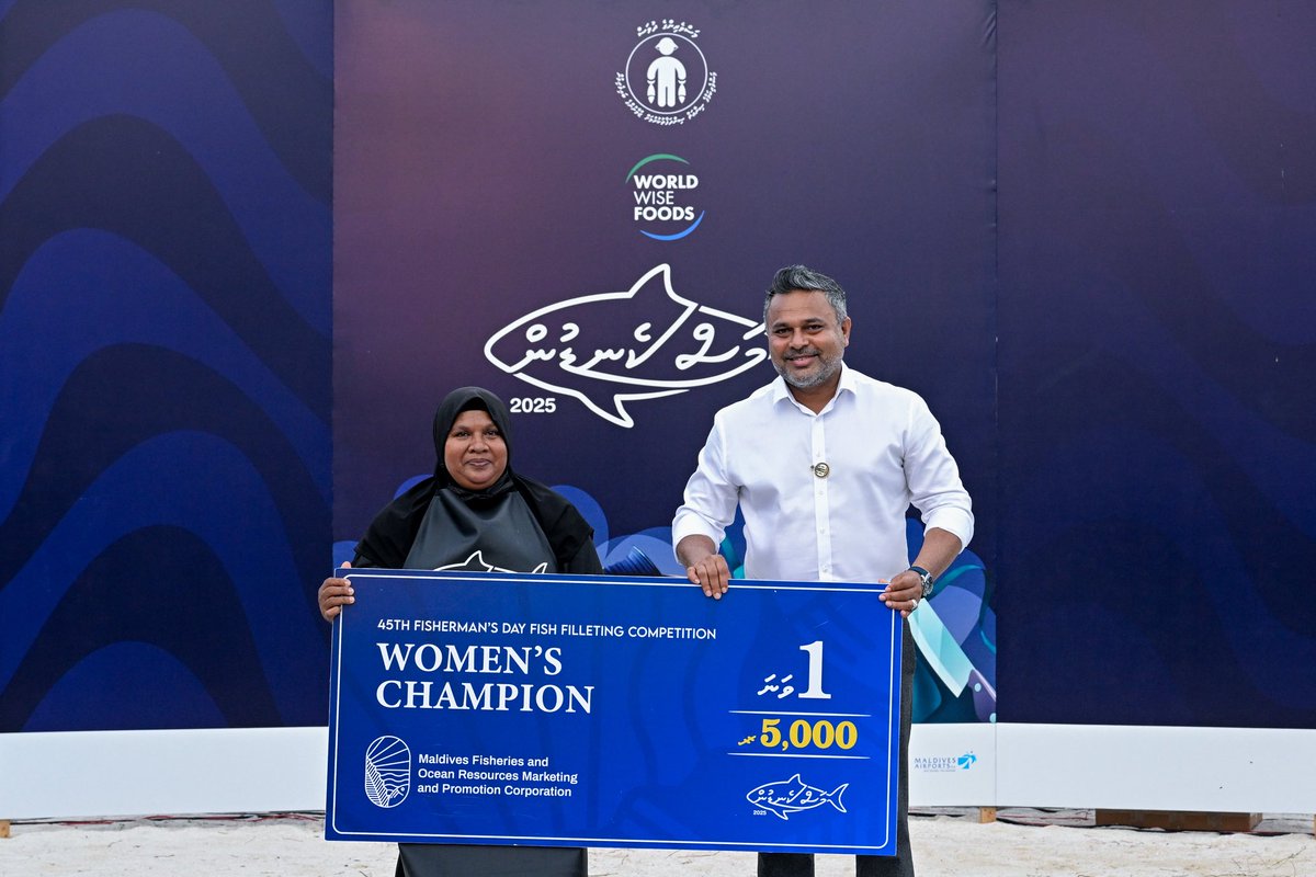 President Dr <a href="/MMuizzu/">Dr Mohamed Muizzu</a> and First Lady <a href="/sajidhaamohamed/">First Lady Sajidha Mohamed</a> attend the 45th Fishermen's Day Fish Filleting Competition held in R. Dhuvaafaru, an event showcasing the skill behind the trade and the vital role of the fisheries sector.

#RayyithunGaathah
#DhuvaafaruVisit