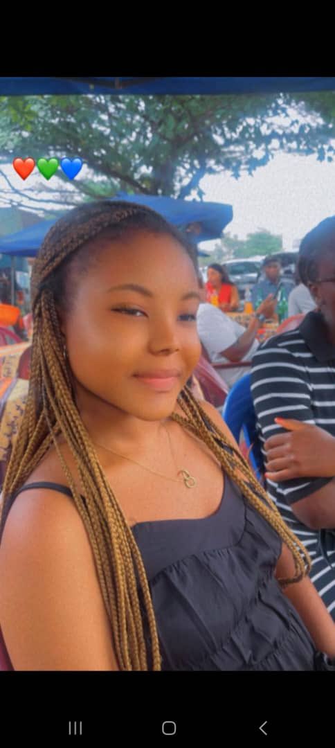 🚨🚨🚨🚨🚨
Avis de recherche.

Aidons cette famille à retrouver leur fille en partageant massivement s’il vous plaît 👏🏾