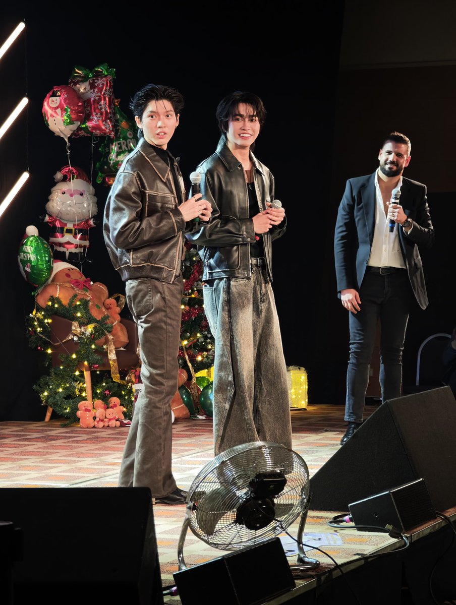 Say hello to #AouBoom we’re thrilled to have them in Rome at #JIBDreamFanmeet6 

#AouBoom1stFMinRome
#GMMTV #JusinBello #JIBDream6