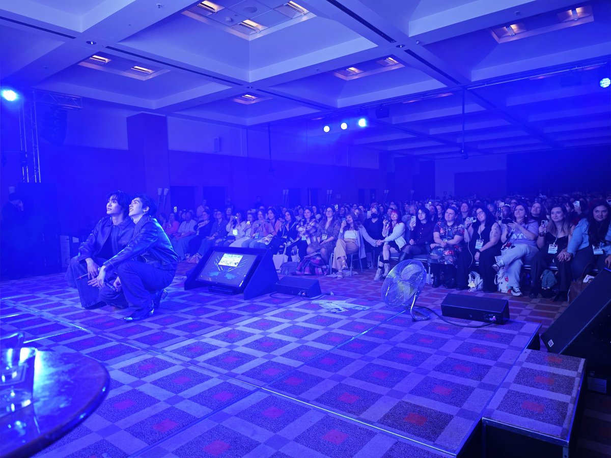 What an incredible first time in Europe for #AouBoom 😍😍😍👏🏻👏🏻👏🏻 
Italy and Europe love you so much! 🇪🇺

#JIBDreamFanmeet6 #AouBoom1stFMinRome 
#GMMTV #JusinBello #JIBDream6