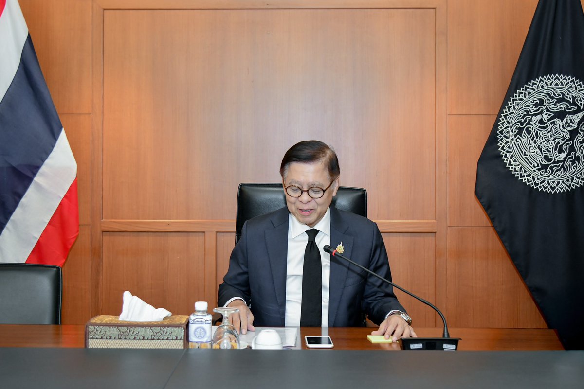 SihasakPh's tweet photo. เมื่อวานนี้ (12 ธ.ค. 68) ผมได้หารือทางโทรศัพท์กับ รมว.กต. สหรัฐฯ @SecRubioและต่อมาได้เข้าร่วมการสนทนาทางโทรศัพท์ระหว่างนายกรัฐมนตรี @AnutinOfficial กับประธานาธิบดีสหรัฐฯ @realDonaldTrump เกี่ยวกับสถานการณ์ชายแดนไทย–กัมพูชา

ผมได้ย้ำถึงความมุ่งมั่นของไทยในการธำรงไว้ซึ่งสันติภาพ แต่สันติภาพที่แท้จริงและยั่งยืนต้องมาจากการปฏิบัติตามข้อตกลงอย่างจริงใจและเป็นรูปธรรม ไทยมีความจำเป็นต้องตอบโต้เพื่อรักษาไว้ซึ่งอธิปไตย และปกป้องประชาชน เหตุละเมิดซ้ำแล้วซ้ำเล่า โดยเฉพาะกรณีการวางทุ่นระเบิดซึ่งทำให้ทหารไทยไ��้รับบาดเจ็บ และเป็นภัยต่อประชาชนนั้น ไม่ใช่อุบัติเหตุ แต่เป็นผลจากการวางทุ่นระเบิดใหม่ในพื้นที่

ผมได้ชี้แจงข้อเท็จจริงของสถานการณ์ต่อ @SecRubio พร้อมย้ำว่า การดำเนินการของฝ่ายไทยเป็นไปอย่างได้สัดส่วน มุ่งเฉพาะเป้าหมายทางทหารเท่านั้นและไทยพร้อมที่จะร่วมมือในกระบวนการตรวจสอบที่โปร่งใสและเป็นอิสระเพื่อนำไปสู่ข้อเท็จจริงและสร้างความไว้เนื้อเชื่อใจระหว่างทั้งสองฝ่าย 

ผมขอขอบคุณ รมว.กต. สหรัฐฯ ที่เข้าใจจุดยืนและข้อกังวลของไทย ซึ่งเป็นพันธมิตรเคียงข้างสหรัฐฯ มายาวนาน และยินดีต่อบทบาทเชิงสร้างสรรค์ของสหรัฐฯ เพื่อส่งเสริมการลดความตึงเครียดและนำไปสู่สันติภาพที่ยั่งยืน

#StandWithThailand
#UniteThailand
#Unite4Thailand
#Truthfromthailand
#TruthAlwaysWins
#PeacebeginswithTruth