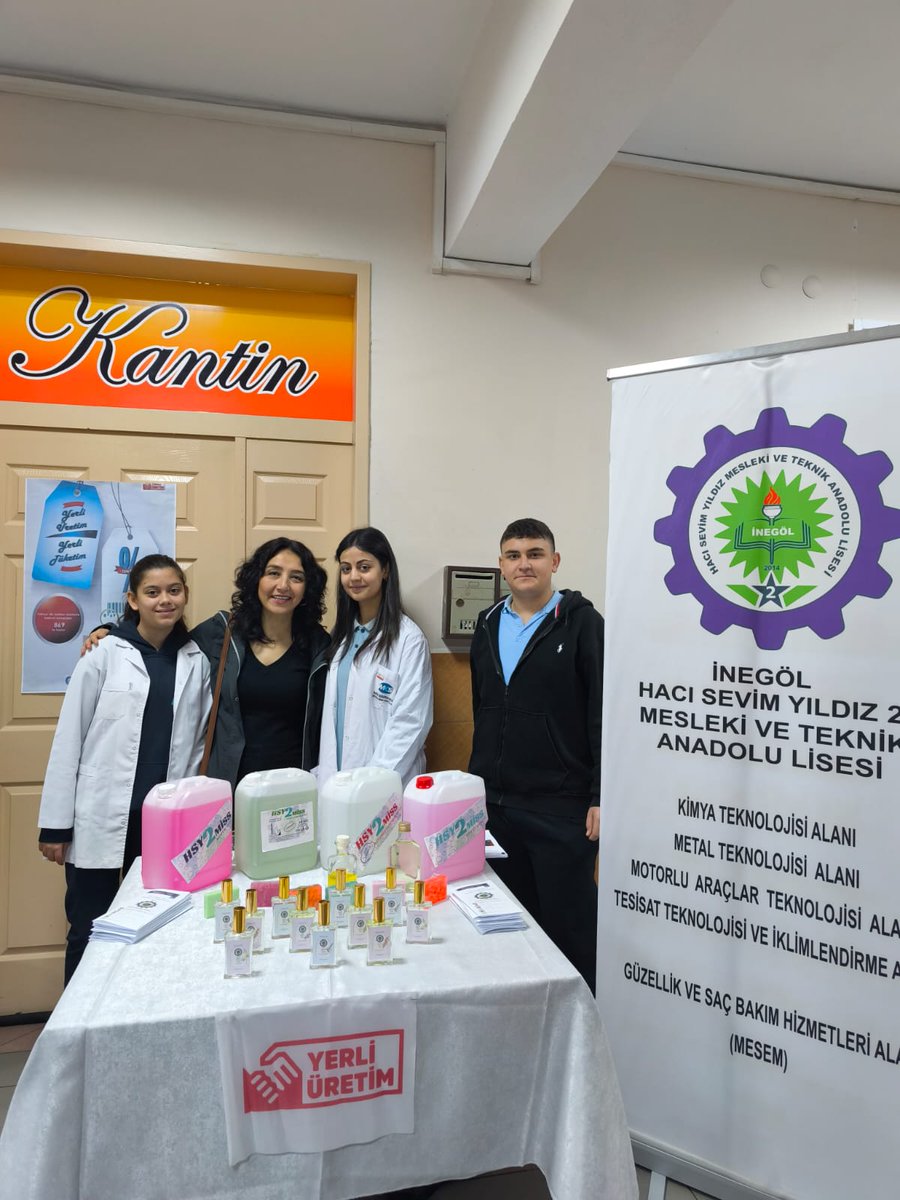 İnegöl'de yerli üretim yapan diğer firma ve okullarla birlikte , Gazi Osman Paşa İHO'nda yapılan, Tutum,Yatırım ve Türk Malları Haftası kutlamaları kapsamında Kimya Teknolojisi Alanımızda ürettiğimiz ürünlerimizi tanıttık
#hsy2mtal 
#kampüsünyıldızı 
#öndevehepönce
