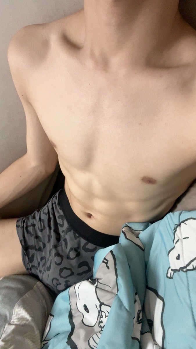 bbbonm88's tweet photo. 有沒有要一起睡覺的😴(開玩笑的） https://t.co/aaoIHUWEQQ