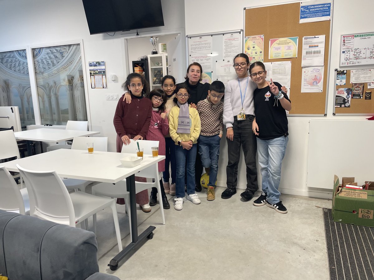 La plus belle activité… l’éducation et le savoir …
Le groupe apprentissage de l’Anglais …  In Ar maure I trust ….they are the future