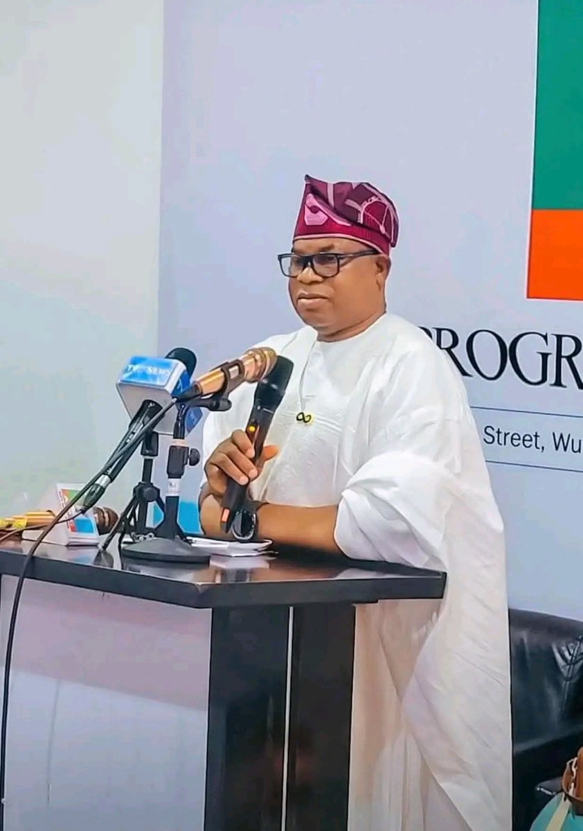 abdullahayofel's tweet photo. BREAKING: The immediate past Chairman of Nigeria Inland Waterways Authority, NIWA, Mr Bola Oyebamiji, has emerged as the candidate of the All Progressives Congress, APC, for next year’s governorship election in Osun State.

Ade dancer is gonna 🔥🔥 https://t.co/V6W6LisXes