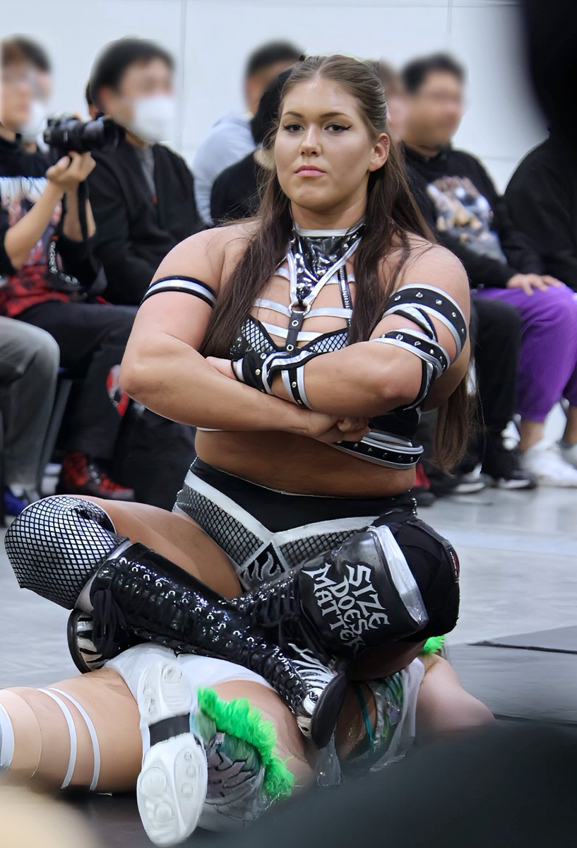 ISAO_KMOT's tweet image. ボジラ式押さえ込み😂

#Bozilla
#STARDOM
2025.12.13 ふじさんめっせ