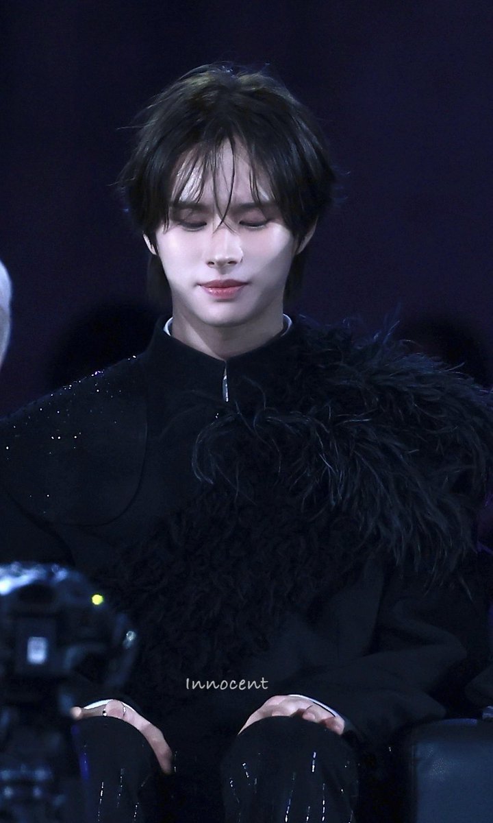 <a href="/Pharbita/">𐙚 ࣪ ⭒</a> ᅠ
Karisto mengusap air wajahnya terasa sedih mengingat kenangan yang sudah berminggu-minggu kita jalani. Dirinya berdiri di atas panggung sambil menatap Moshies, tersenyum hangat untuk kesekian kalinya supaya tidak begitu canggung.
ᅠ